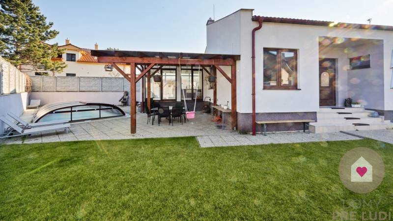 BA/VRAKUŇA-Sale of 5-family house in a private alley with swimming poo