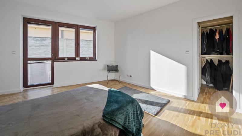 BA/VRAKUŇA-Sale of 5-family house in a private alley with swimming poo