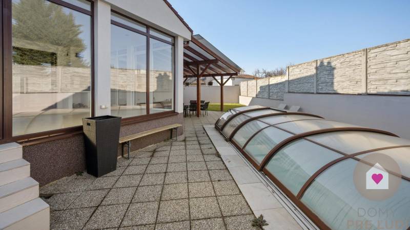 BA/VRAKUŇA-Sale of 5-family house in a private alley with swimming poo