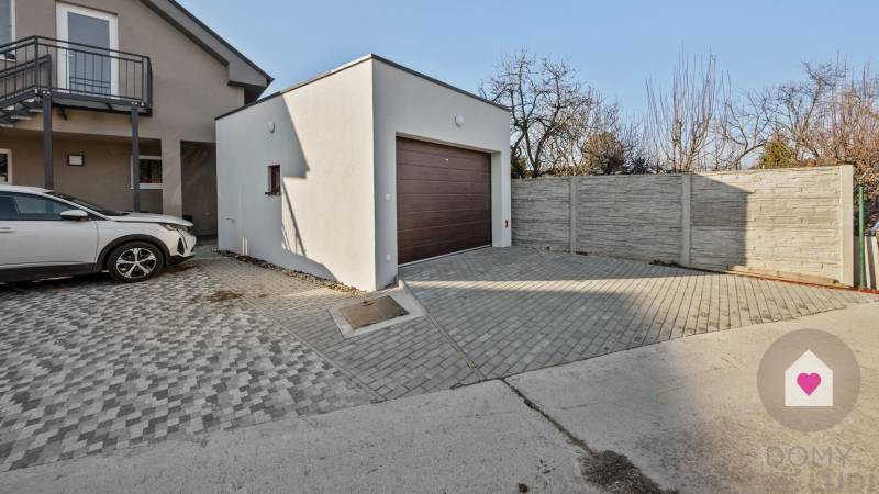 BA/VRAKUŇA-Sale of 5-family house in a private alley with swimming poo