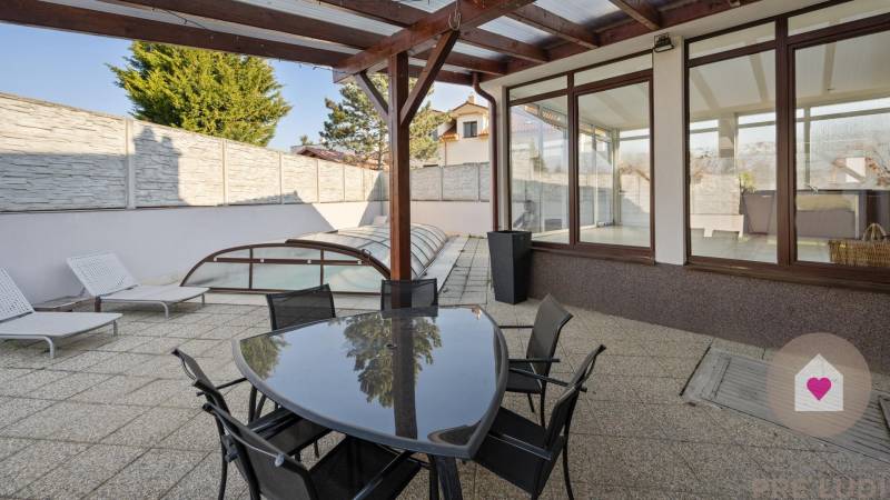 BA/VRAKUŇA-Sale of 5-family house in a private alley with swimming poo