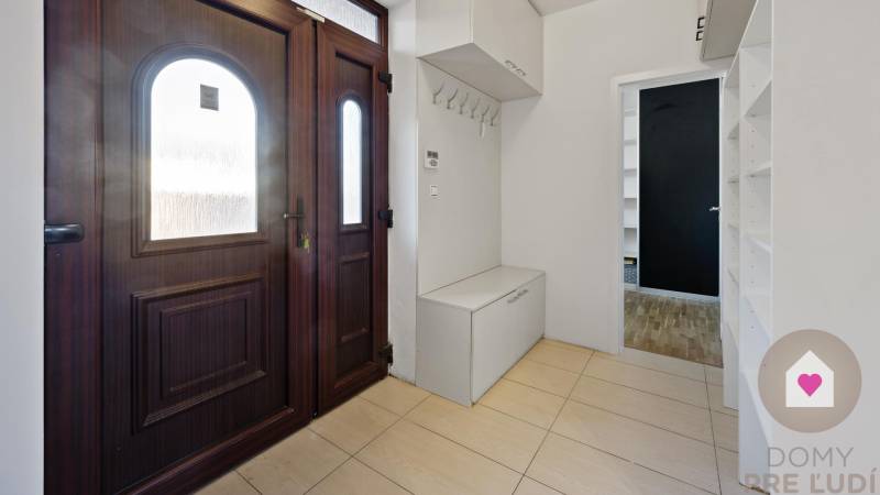 BA/VRAKUŇA-Sale of 5-family house in a private alley with swimming poo