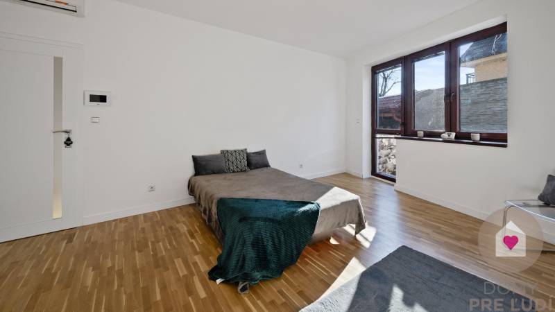 BA/VRAKUŇA-Sale of 5-family house in a private alley with swimming poo