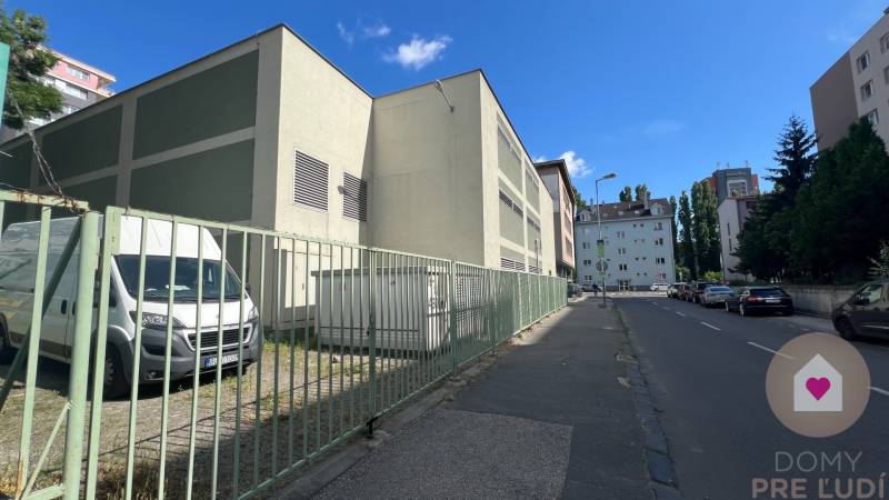 BA/RUŽINOV - Garage space for rent on Mraziarenska Street