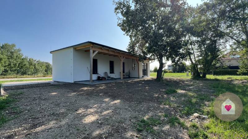 Vojka nad Dunajom - 3 bedroom holiday home with waterside services