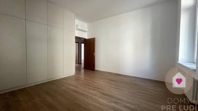 Sale Three bedroom apartment, Three bedroom apartment, Gunduličova, Br