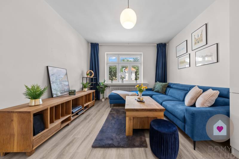 BA I-Sale of a modernly renovated 3-room apartment in a brick building