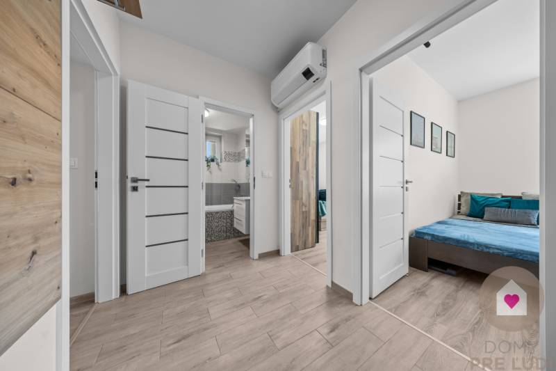 BA I-Sale of a modernly renovated 3-room apartment in a brick building