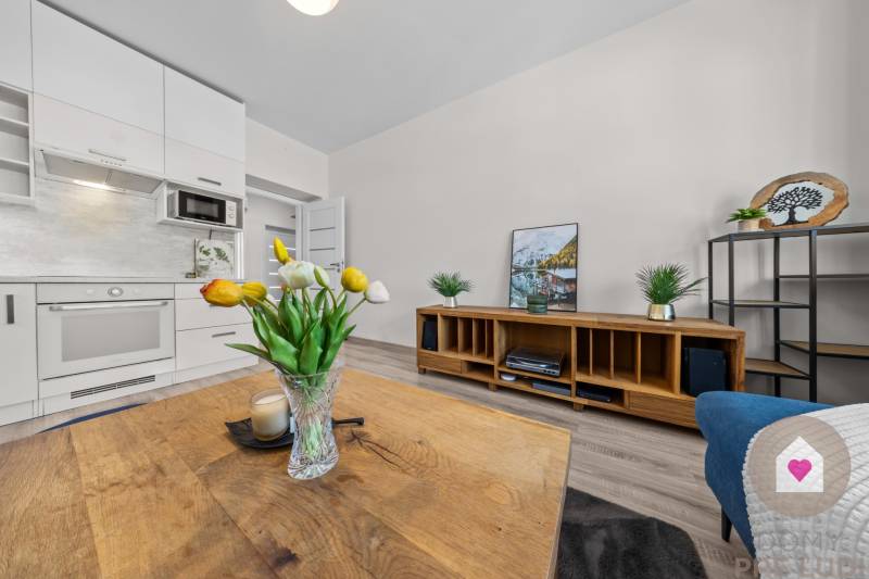 BA I-Sale of a modernly renovated 3-room apartment in a brick building