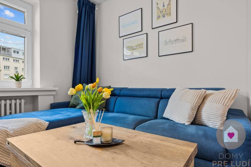 BA I-Sale of a modernly renovated 3-room apartment in a brick building