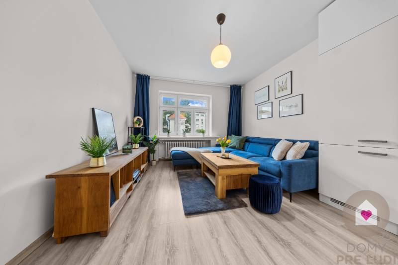 BA I-Sale of a modernly renovated 3-room apartment in a brick building