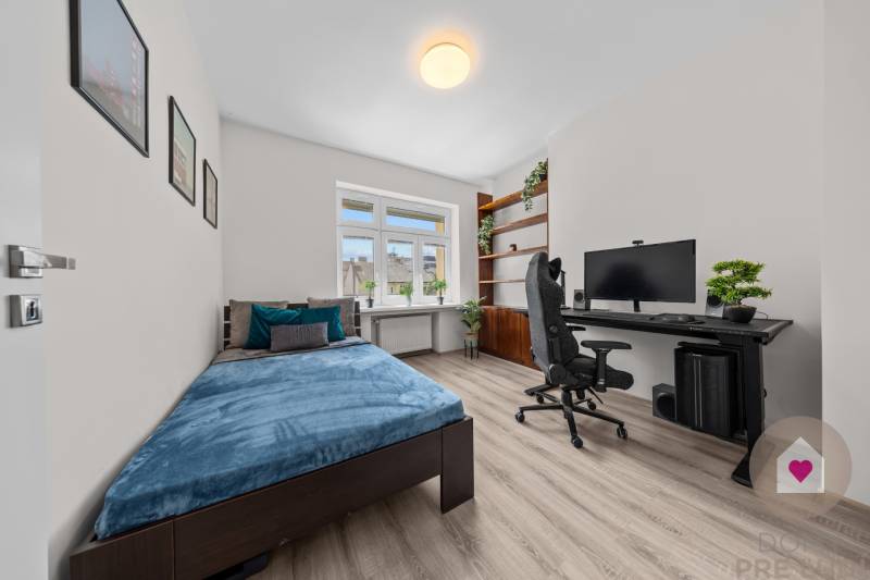 BA I-Sale of a modernly renovated 3-room apartment in a brick building