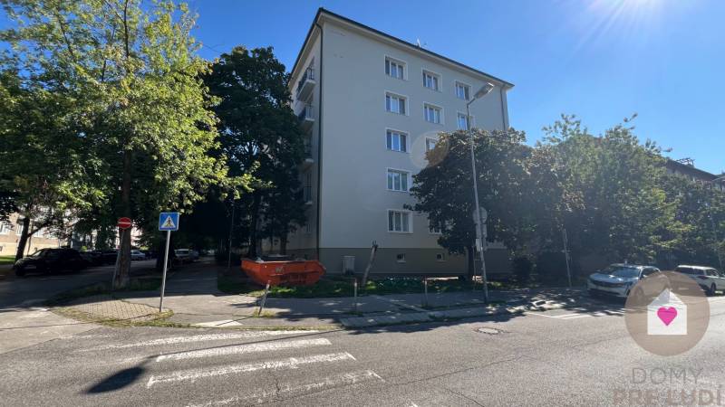 BA/NOVÉ MESTO - Rent a large 2-room apartment in a brick building