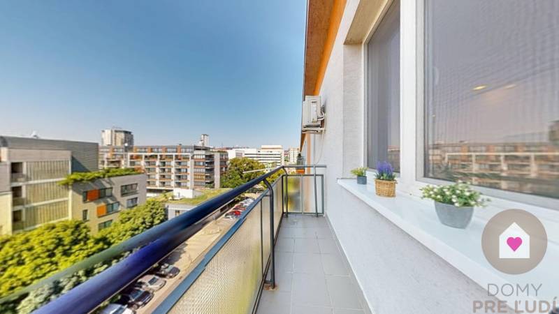BA/RUŽINOV-Renovated 2 bedroom apartment for rent with a balcony 