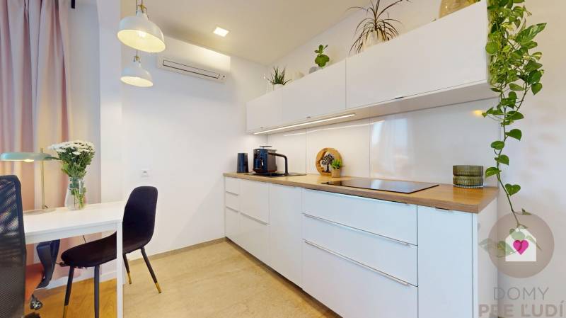 BA/RUŽINOV-Renovated 2 bedroom apartment for rent with a balcony 