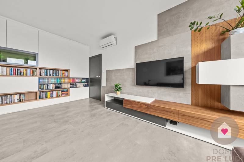 SENEC - 3-room modern renovated apartment in the center with a loggia