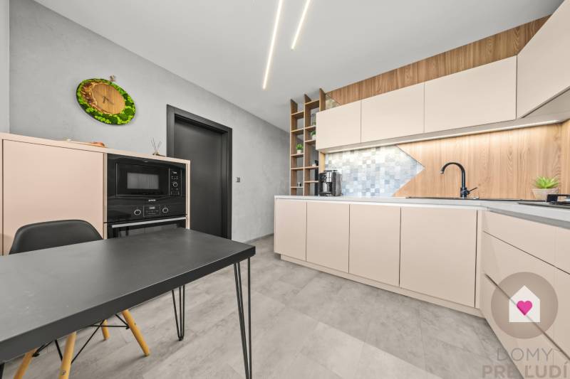 SENEC - 3-room modern renovated apartment in the center with a loggia