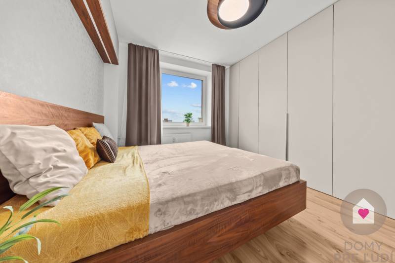 SENEC - 3-room modern renovated apartment in the center with a loggia