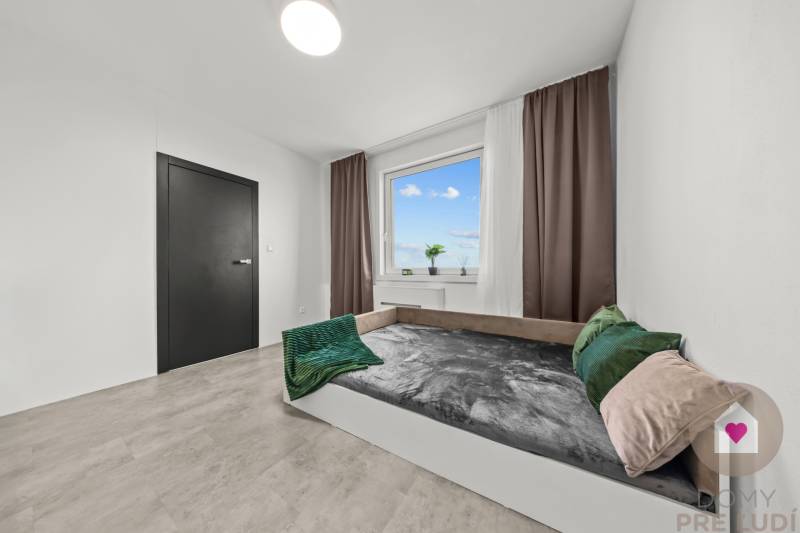 SENEC - 3-room modern renovated apartment in the center with a loggia
