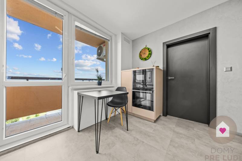 SENEC - 3-room modern renovated apartment in the center with a loggia