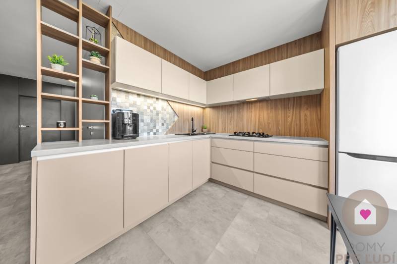 SENEC - 3-room modern renovated apartment in the center with a loggia