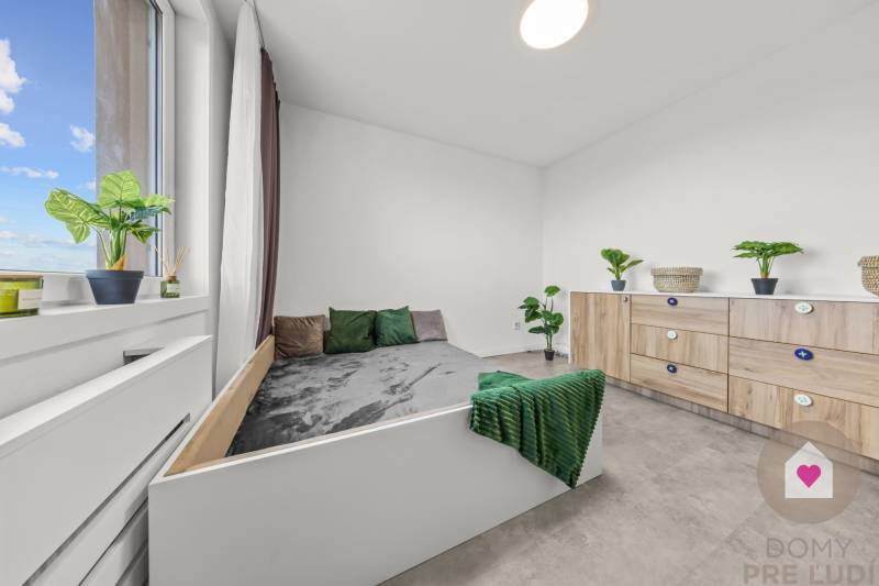 SENEC - 3-room modern renovated apartment in the center with a loggia