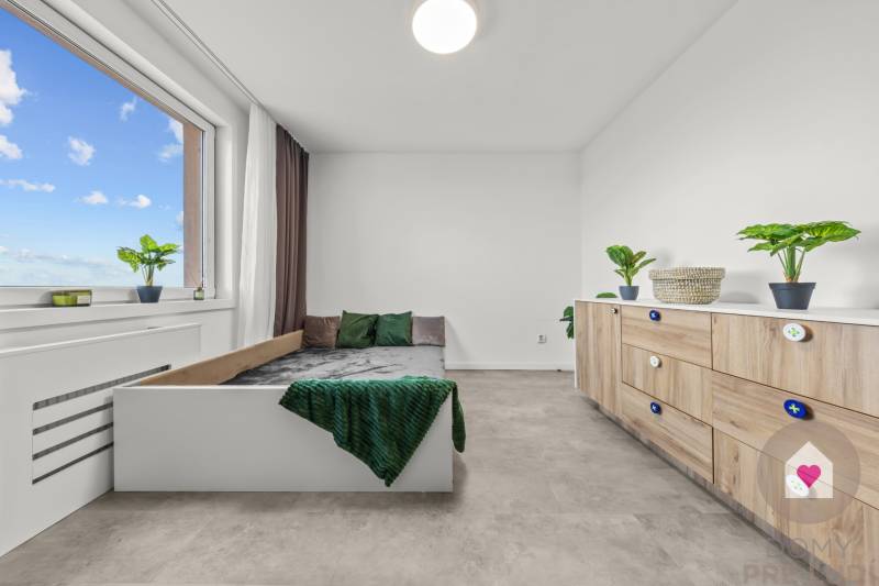SENEC - 3-room modern renovated apartment in the center with a loggia