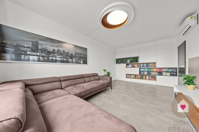 SENEC - 3-room modern renovated apartment in the center with a loggia