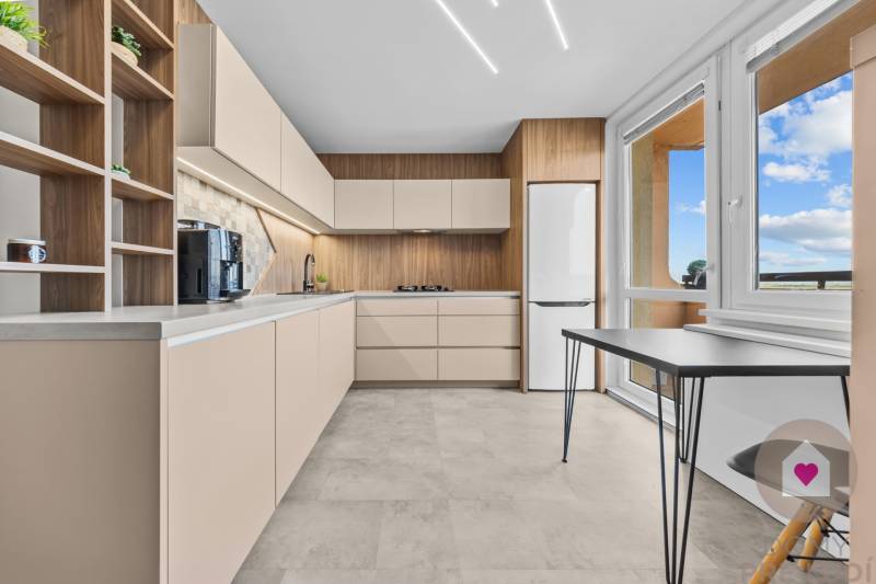 SENEC - 3-room modern renovated apartment in the center with a loggia