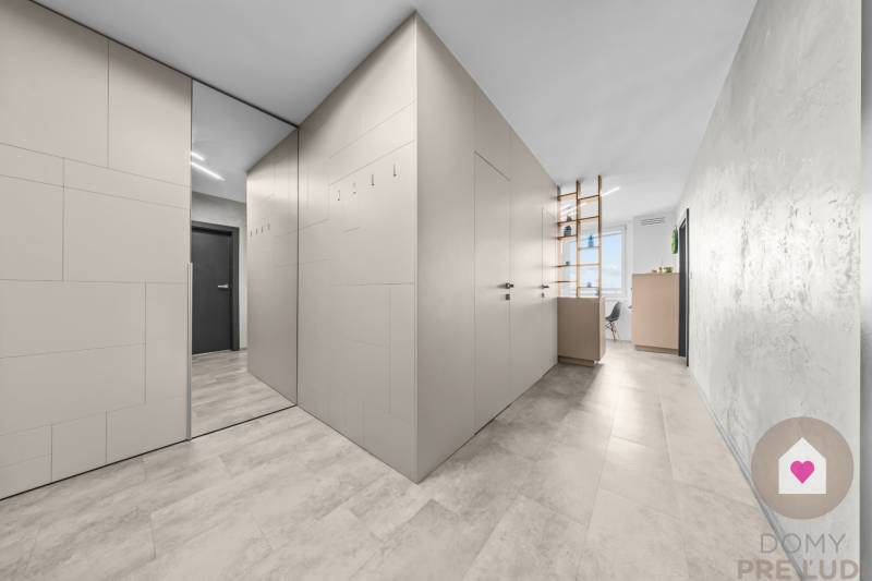 SENEC - 3-room modern renovated apartment in the center with a loggia