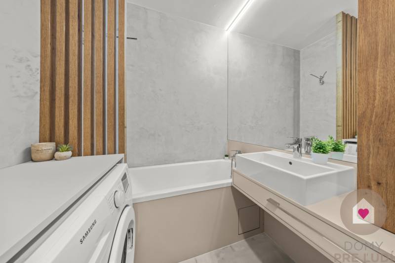 SENEC - 3-room modern renovated apartment in the center with a loggia