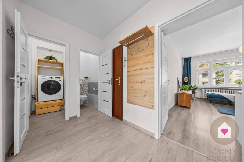 BA I-Rent of a modern 3-room apartment in a brick building-Cintorínska