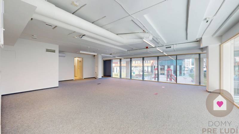 BA/NIVY - Multifunctional commercial premises at a busy address
