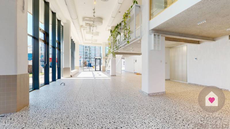 BA/NIVY - Multifunctional commercial premises at a busy address