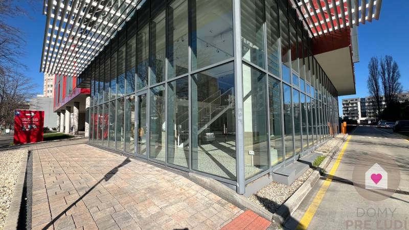 BA/NIVY - Multifunctional commercial premises at a busy address