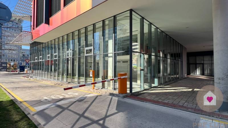 BA/NIVY - Multifunctional commercial premises at a busy address