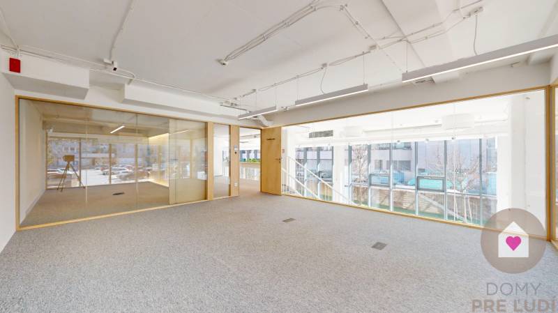 BA/NIVY - Multifunctional commercial premises at a busy address