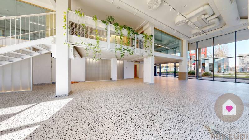 BA/NIVY - Multifunctional commercial premises at a busy address