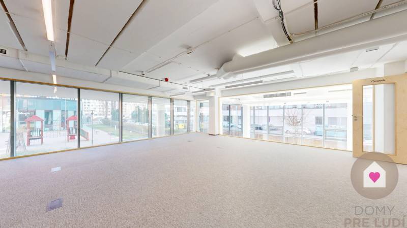 BA/NIVY - Multifunctional commercial premises at a busy address