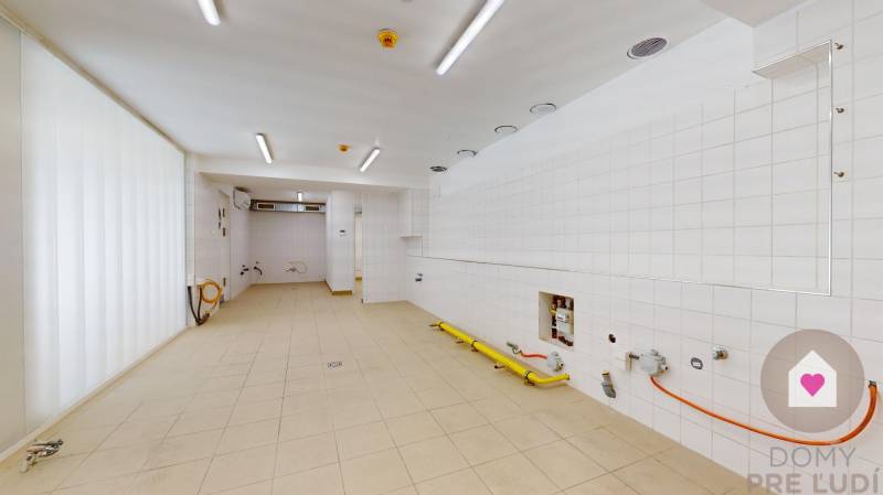 BA/NIVY - Multifunctional commercial premises at a busy address