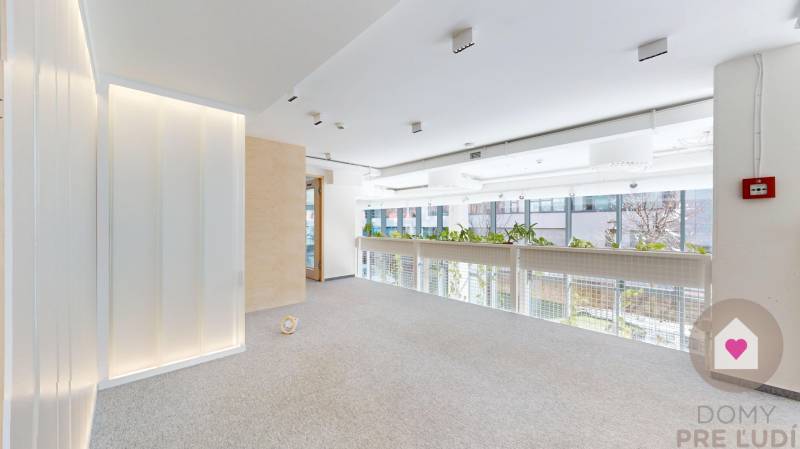 BA/NIVY - Multifunctional commercial premises at a busy address