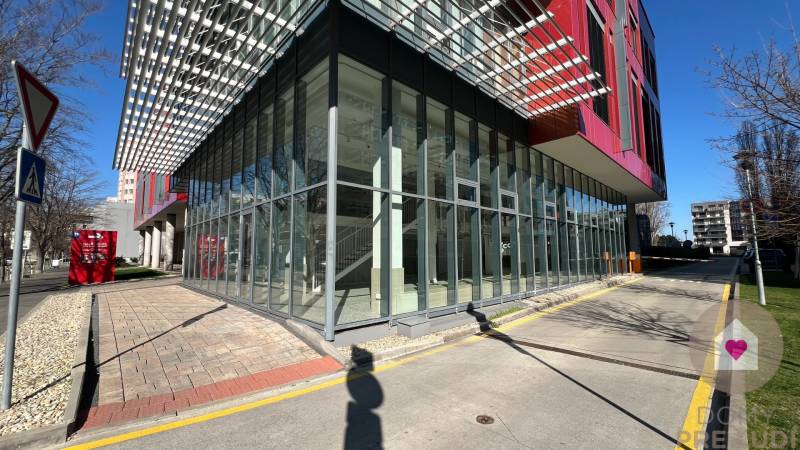 BA/NIVY - Multifunctional commercial premises at a busy address