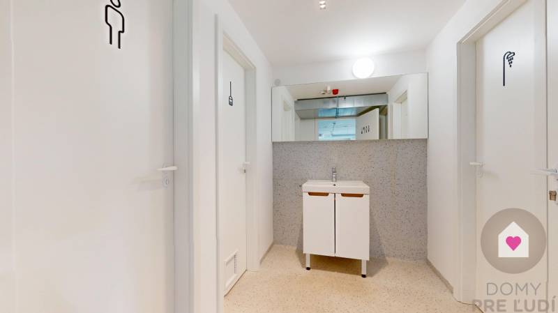 BA/NIVY - Multifunctional commercial premises at a busy address