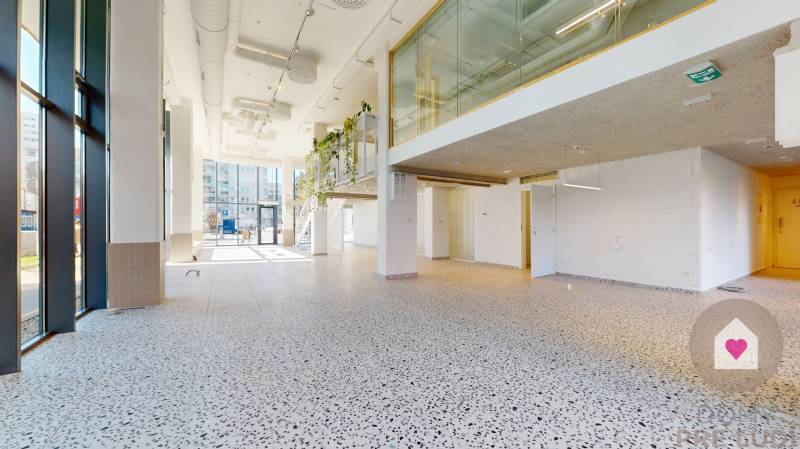 BA/NIVY - Multifunctional commercial premises at a busy address