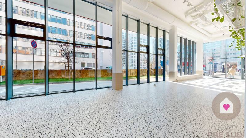BA/NIVY - Multifunctional commercial premises at a busy address