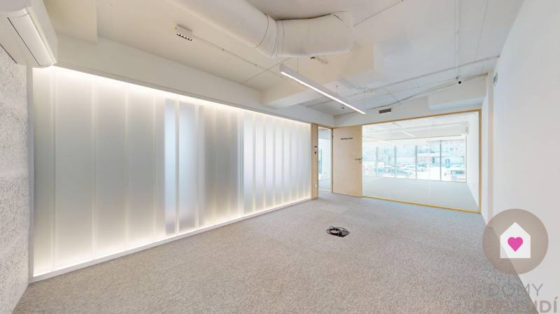 BA/NIVY - Multifunctional commercial premises at a busy address