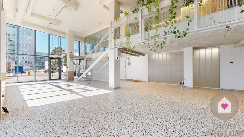 BA/NIVY - Multifunctional commercial premises at a busy address