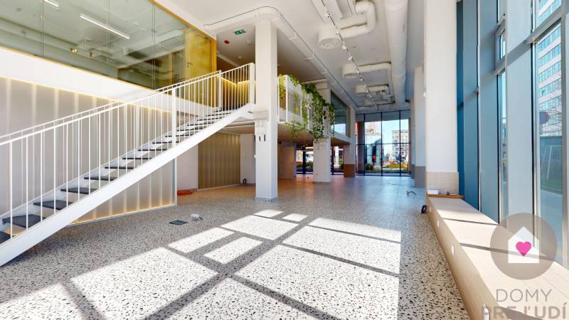 BA/NIVY - Multifunctional commercial premises at a busy address