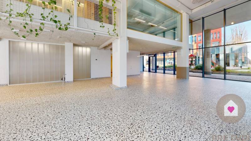 BA/NIVY - Multifunctional commercial premises at a busy address