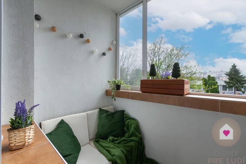 BA/PETRŽALKA-Rent a completely renovated 3-bedroom apartment with logg